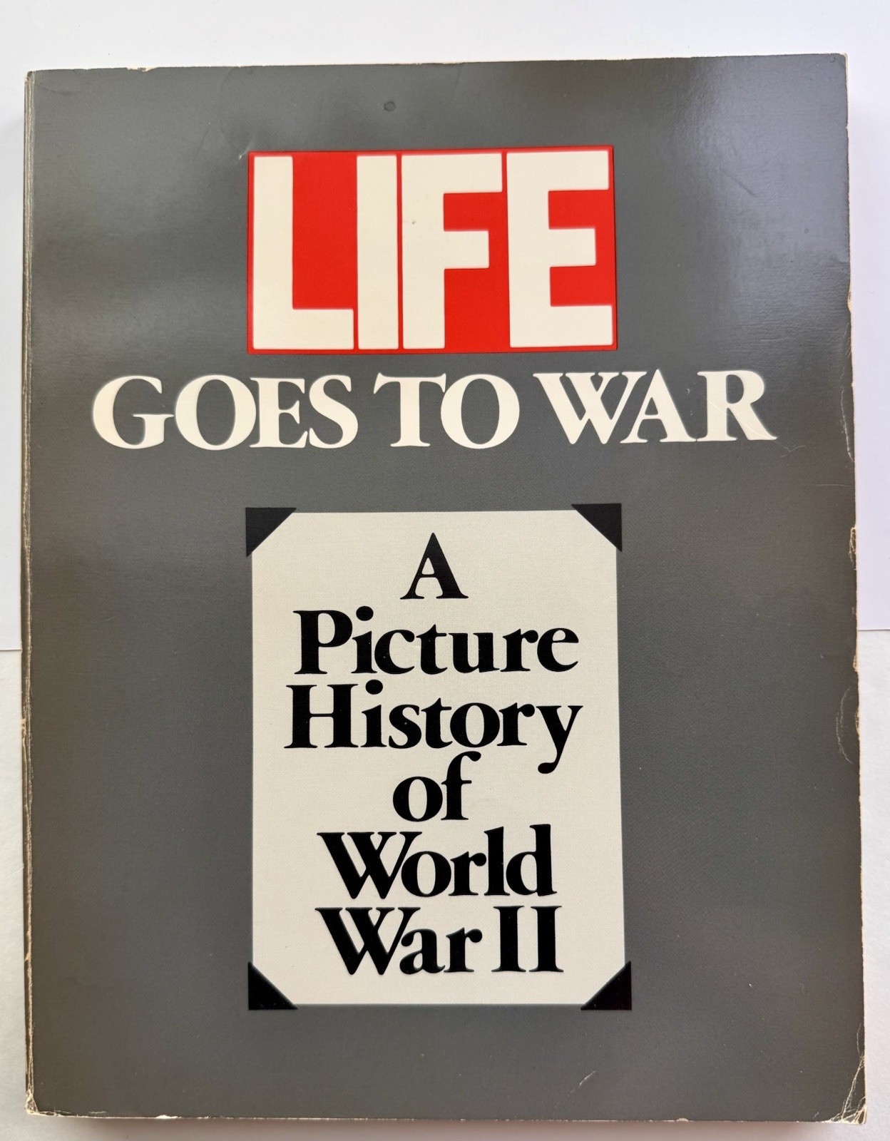 LIFE Goes to War A Picture History of World War II 303 Pages Orig Published 1977