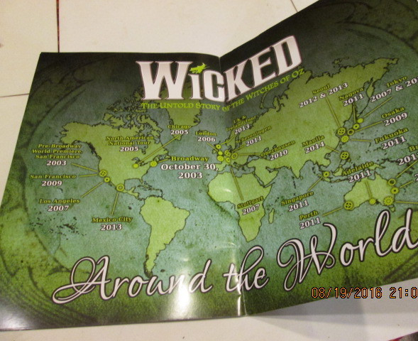 pb 9″ X 13″ WICKED Untold Story the Witches of Oz Araca Group