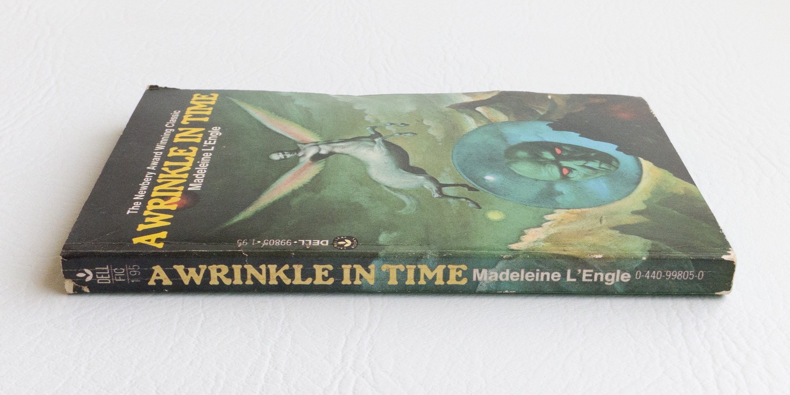 A Wrinkle in Time Madeleine L’Engle Dell Laurel-Leaf PB 1976 Stranger Things