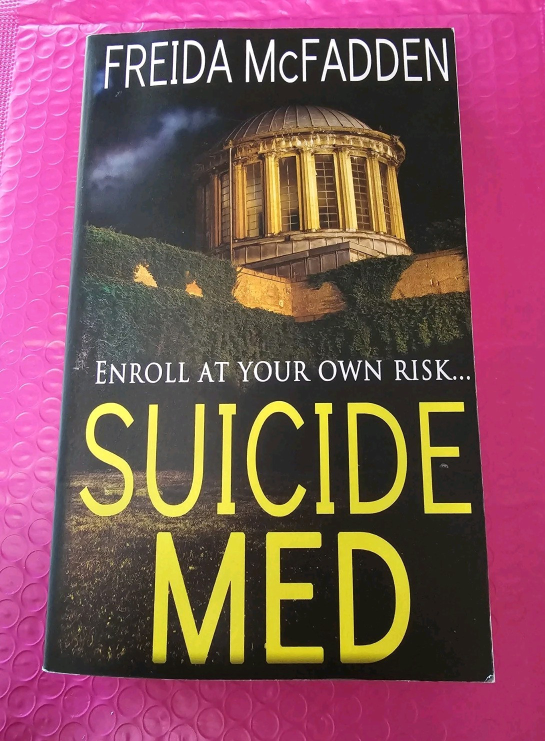 Suicide Med by Freida McFadden NEW ORIGINAL COPY RARE