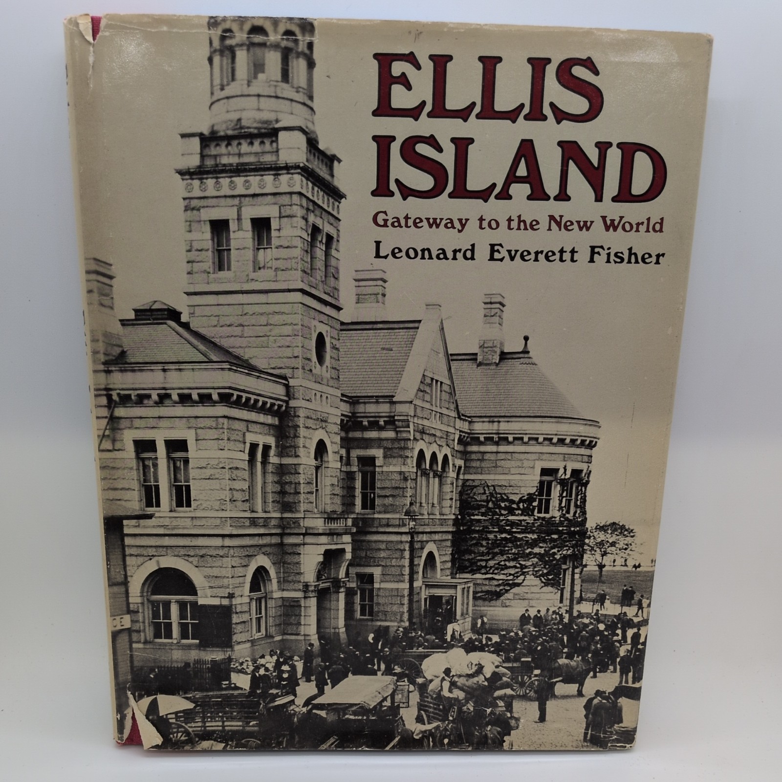 Ellis Island : Gateway to the New World Library Binding Leonard E