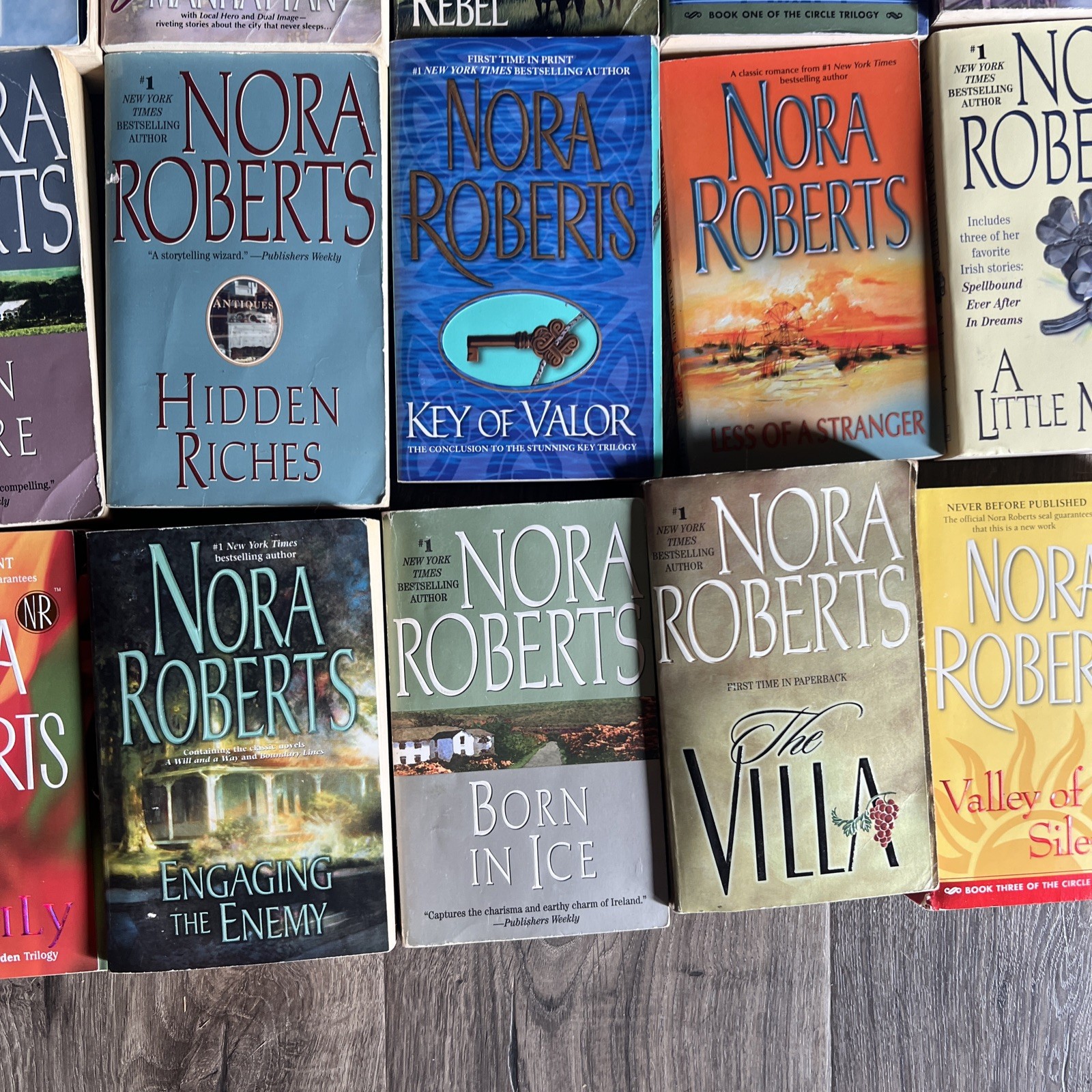 Lot of 27 NORA ROBERTS books Romance Thriller Suspense The Garden Three Sisters