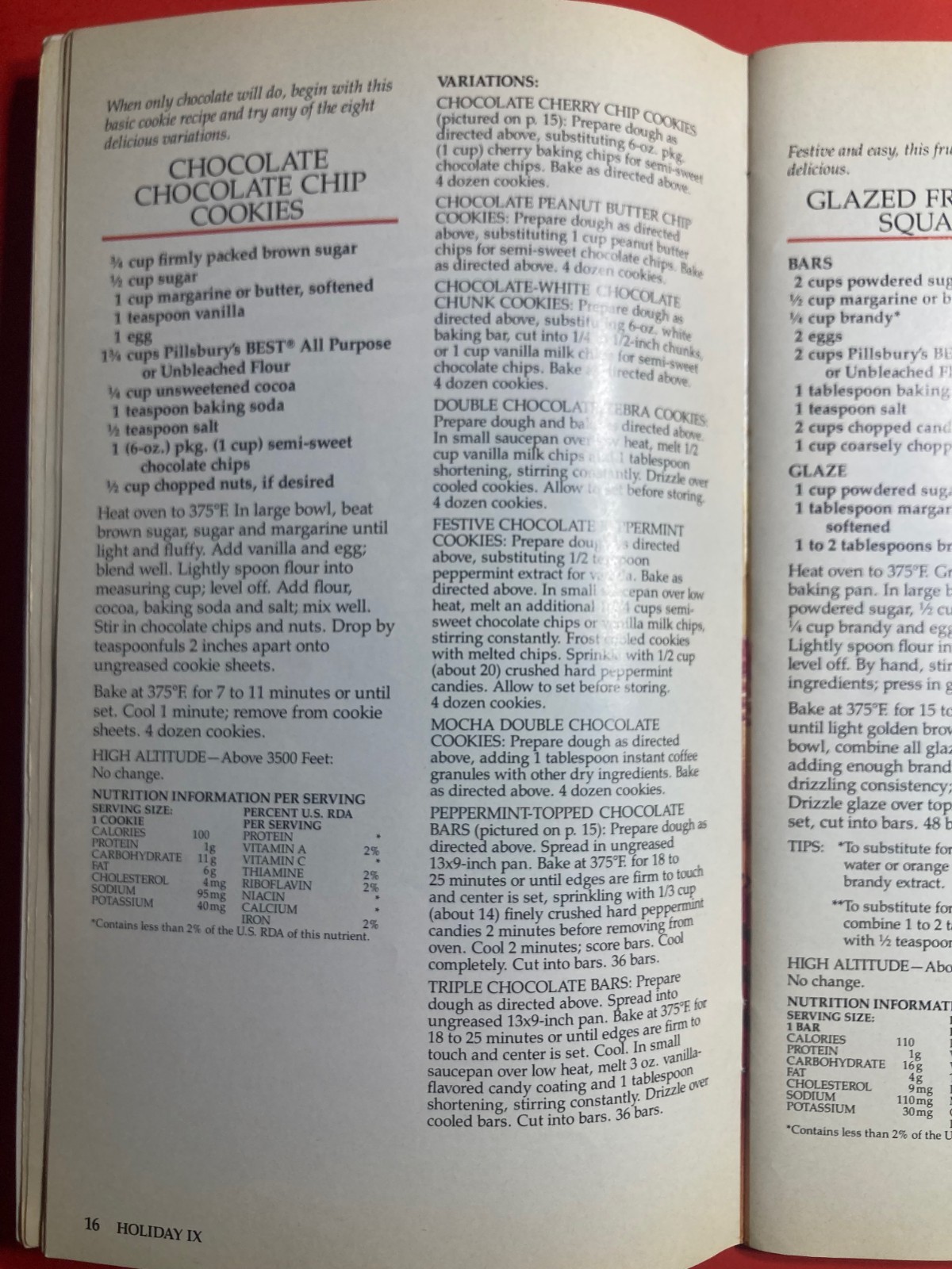 PILLSBURY HOLIDAY BAKING RECIPES COOKBOOK 96 PAGES 2000 COOKIES SPRITZ CHRISTMAS