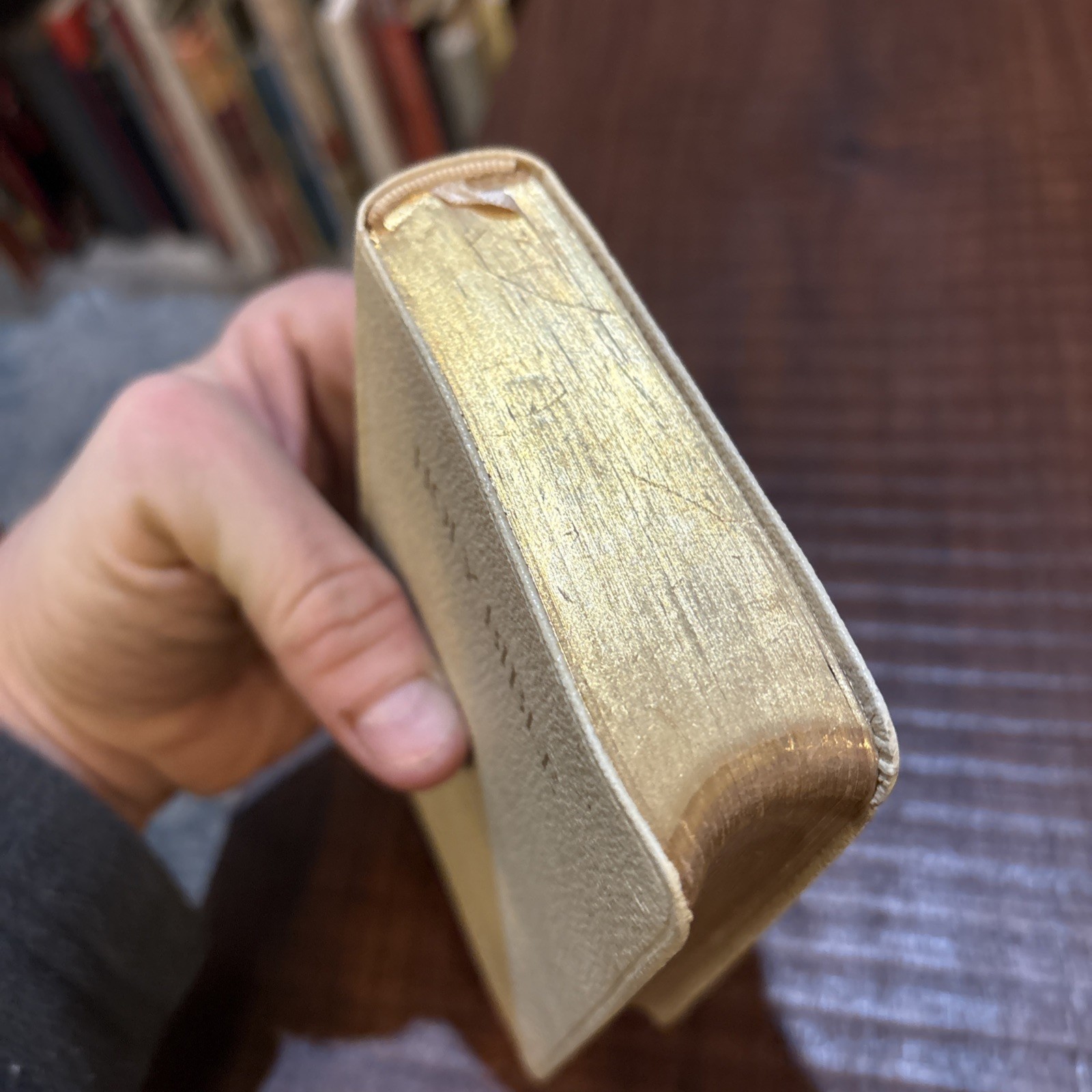 Holy Bible KJV Oxford 01225 White Pocket 5.5 in Vintage Great Britain Gold Edges