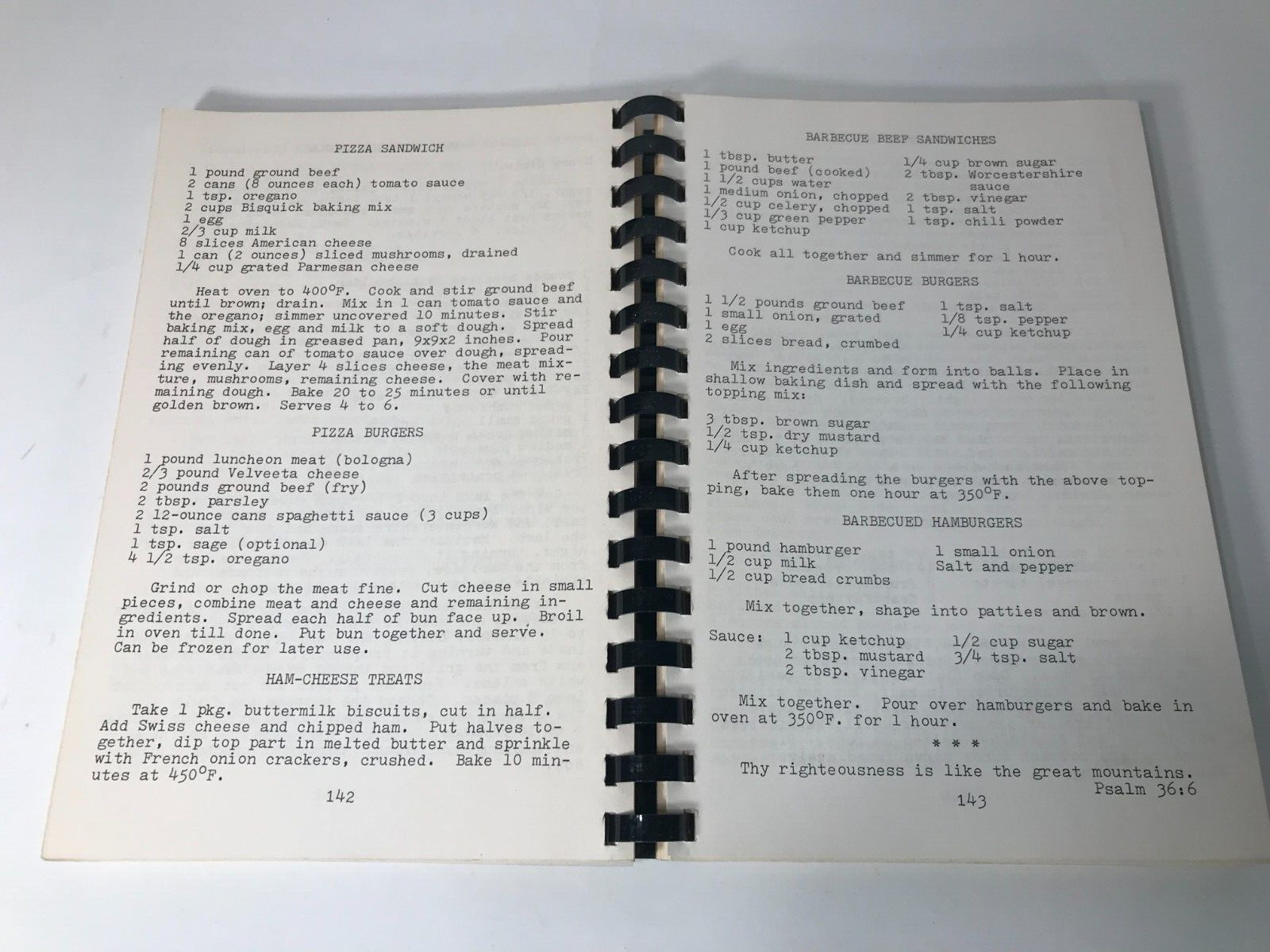 Come Into My Kitchen Vintage Recipes Cookbook by Teresa & Ann Troyer 1981