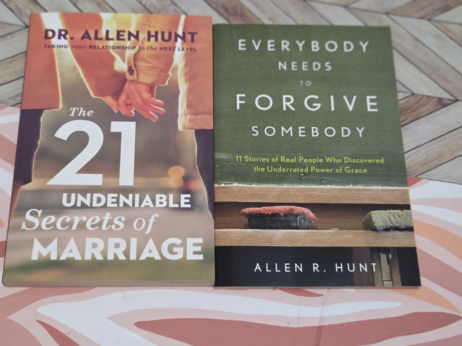 ALLEN R. HUNT – LOT OF 2 TRADE PAPERBACK BOOKS – FORGIVE SOMEBODY & 21 SECRETS