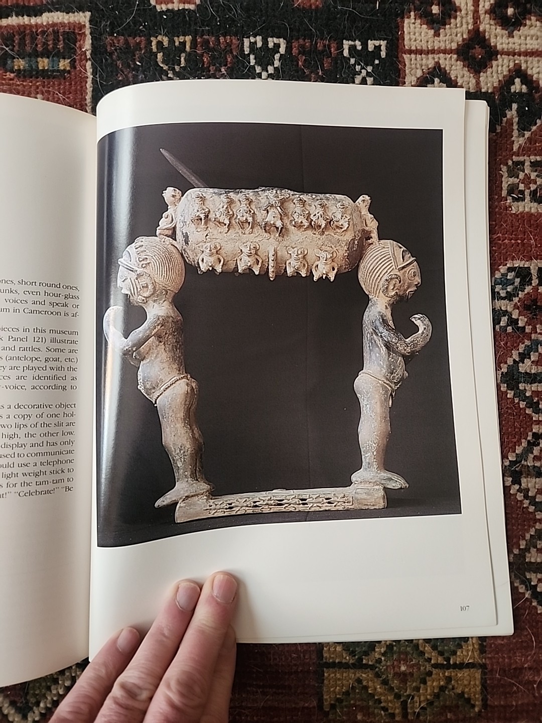 Guide de l’art camerounais Guidebook Cameroon Masks pottery Jewelry Bijoux