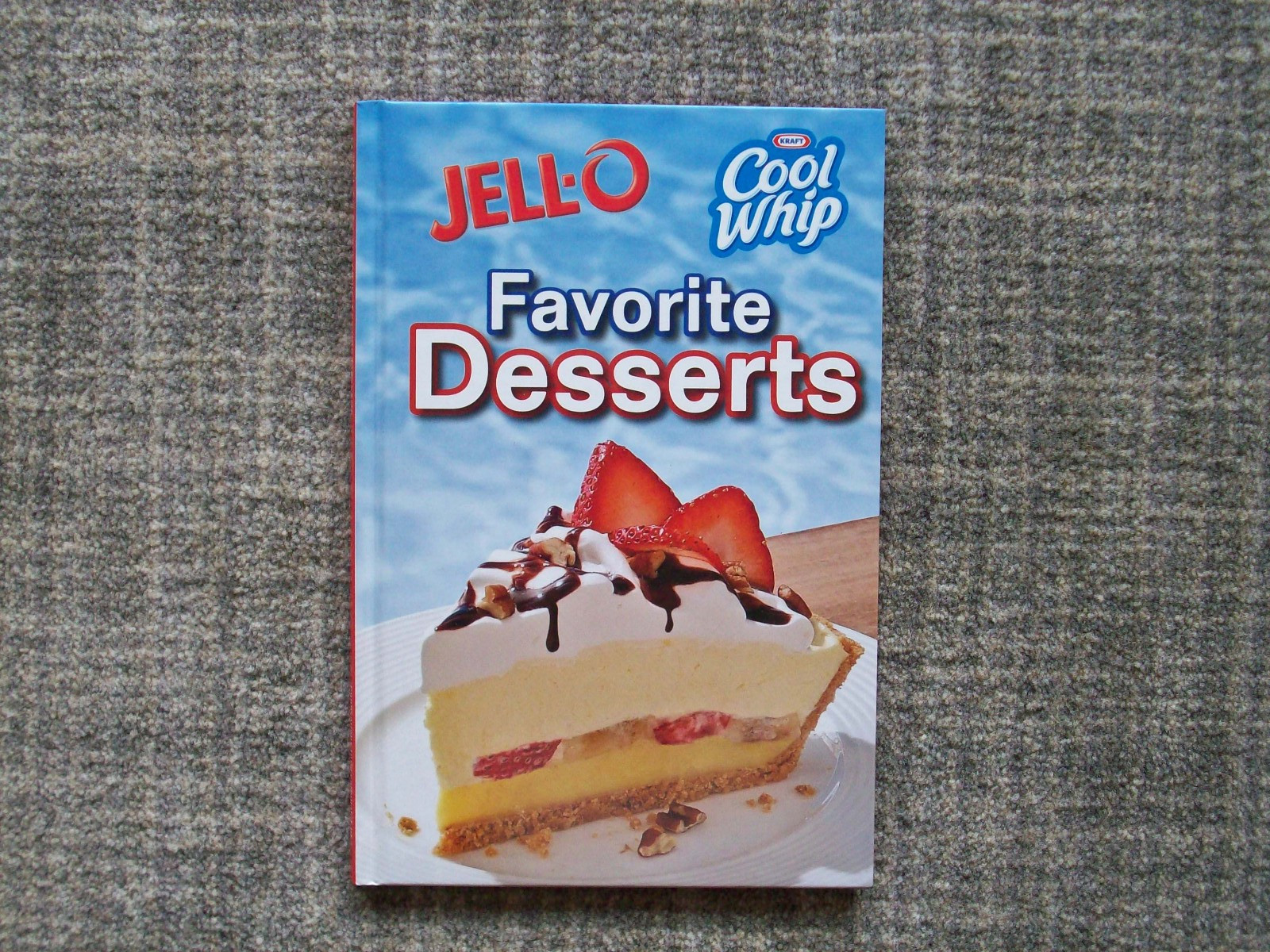 Jell-o/Cool Whip Favorite Desserts mini-book, 30 pages, hardcover, VG