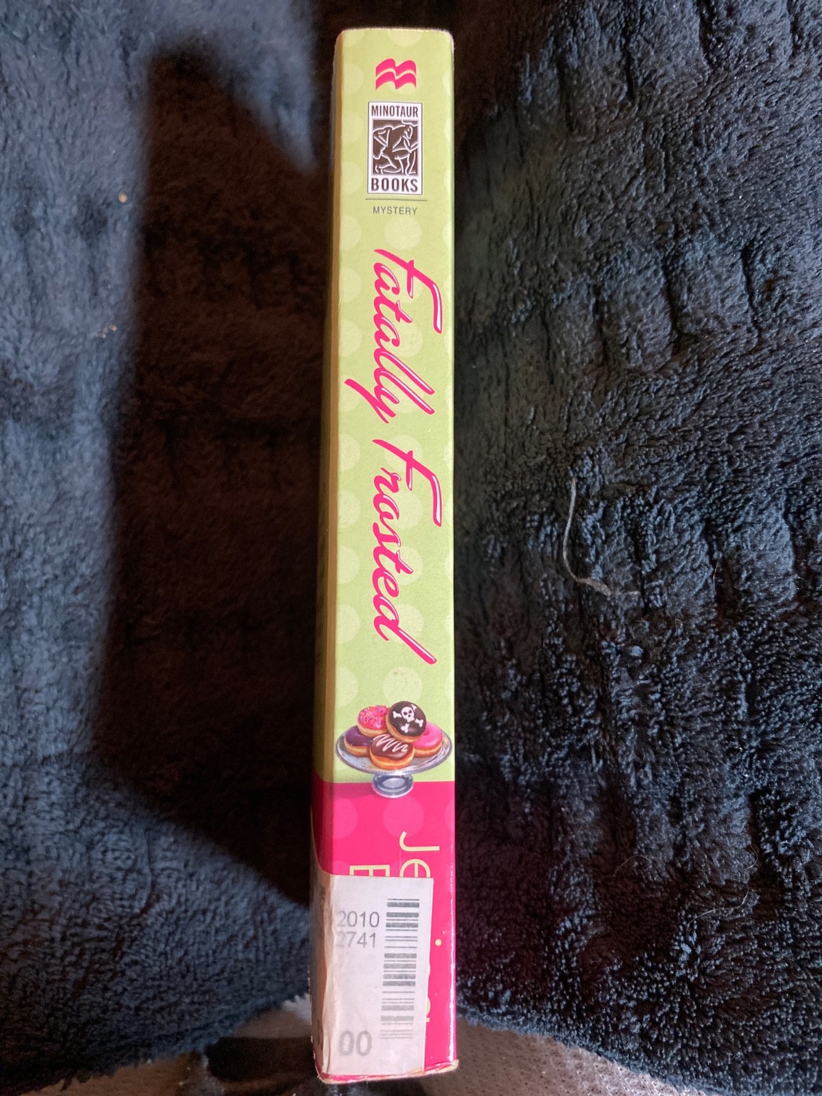 Fatally Frosted (Donut Shop Mystery)