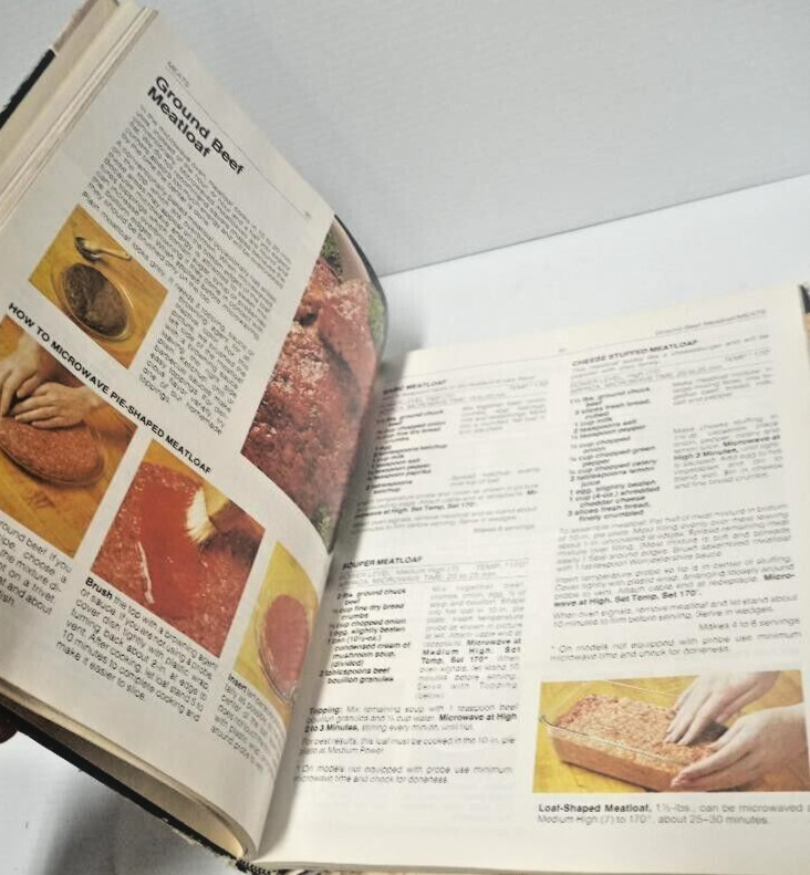 1983 “The Microwave Guide & Cookbook” Hardback 303 Pages(FC209-3 A0142)
