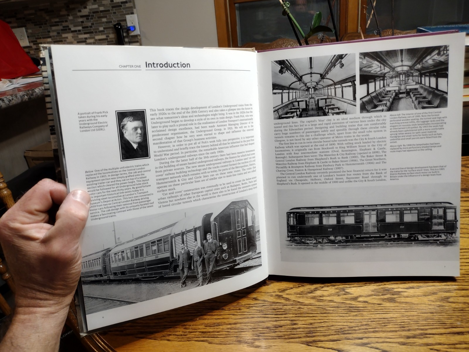 Underground Movement Paul Moss FCSD 2000 Capital Transport 224 pages Tons Illust