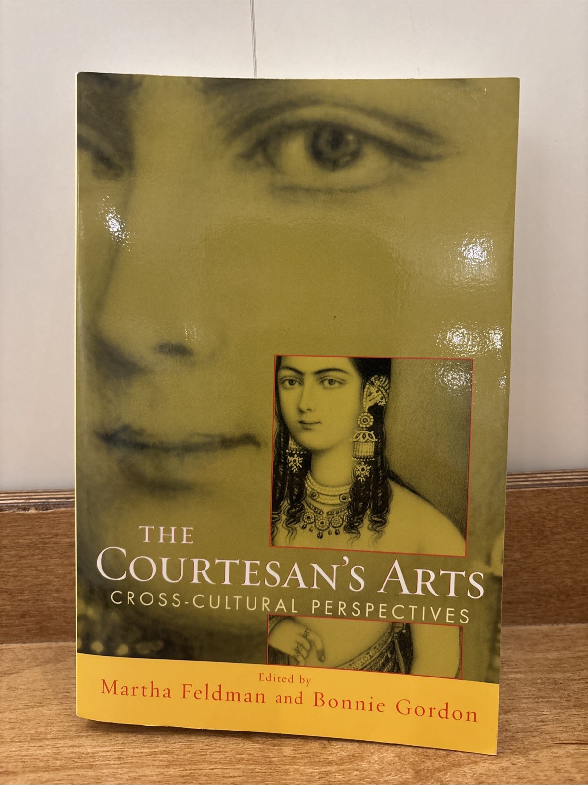 Courtesan’s Arts : Cross-Cultural PerspectivesIncludes Companion CD LikeNew