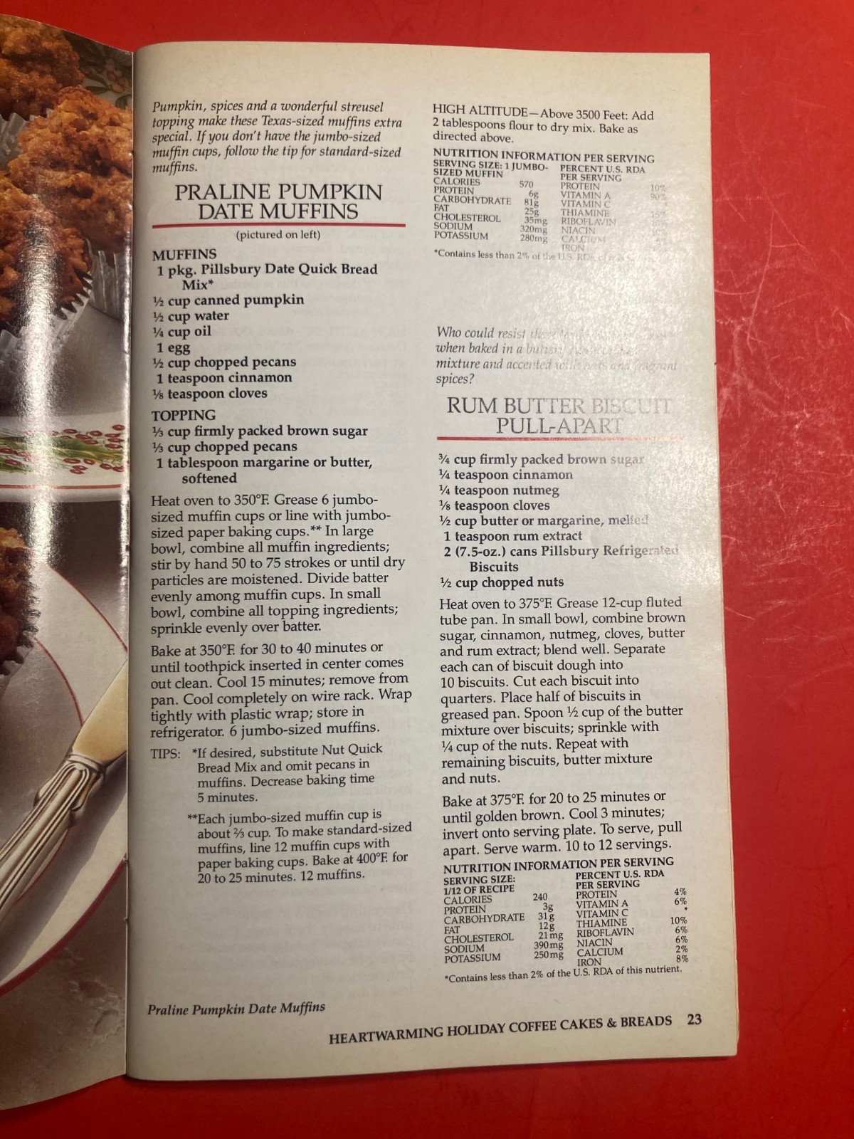 PILLSBURY HOLIDAY BAKING RECIPES COOKBOOK 96 PAGES 2000 COOKIES SPRITZ CHRISTMAS