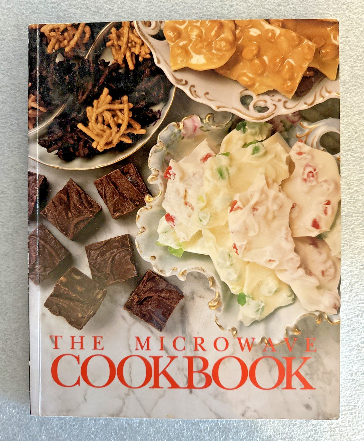 The Microwave Cookbook 1998 General Electric Co. 126 Pages – Brand New