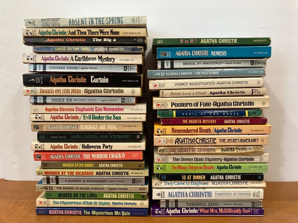 Lot 41 VTG AGATHA CHRISTIE PB Mysteries