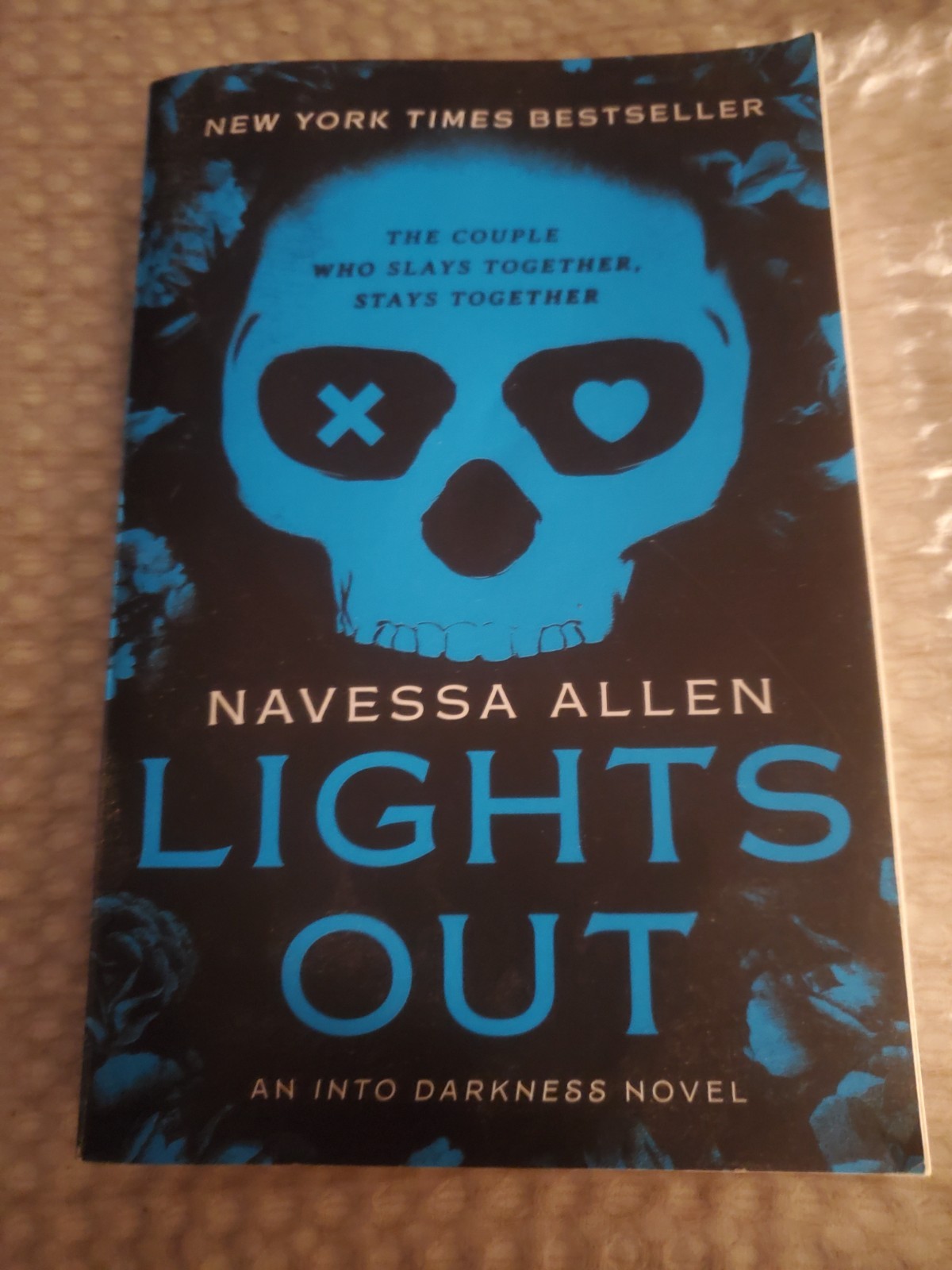 Navessa Allen Lights Out (Into Darkness Series) 2024 Trade Paperback Zando