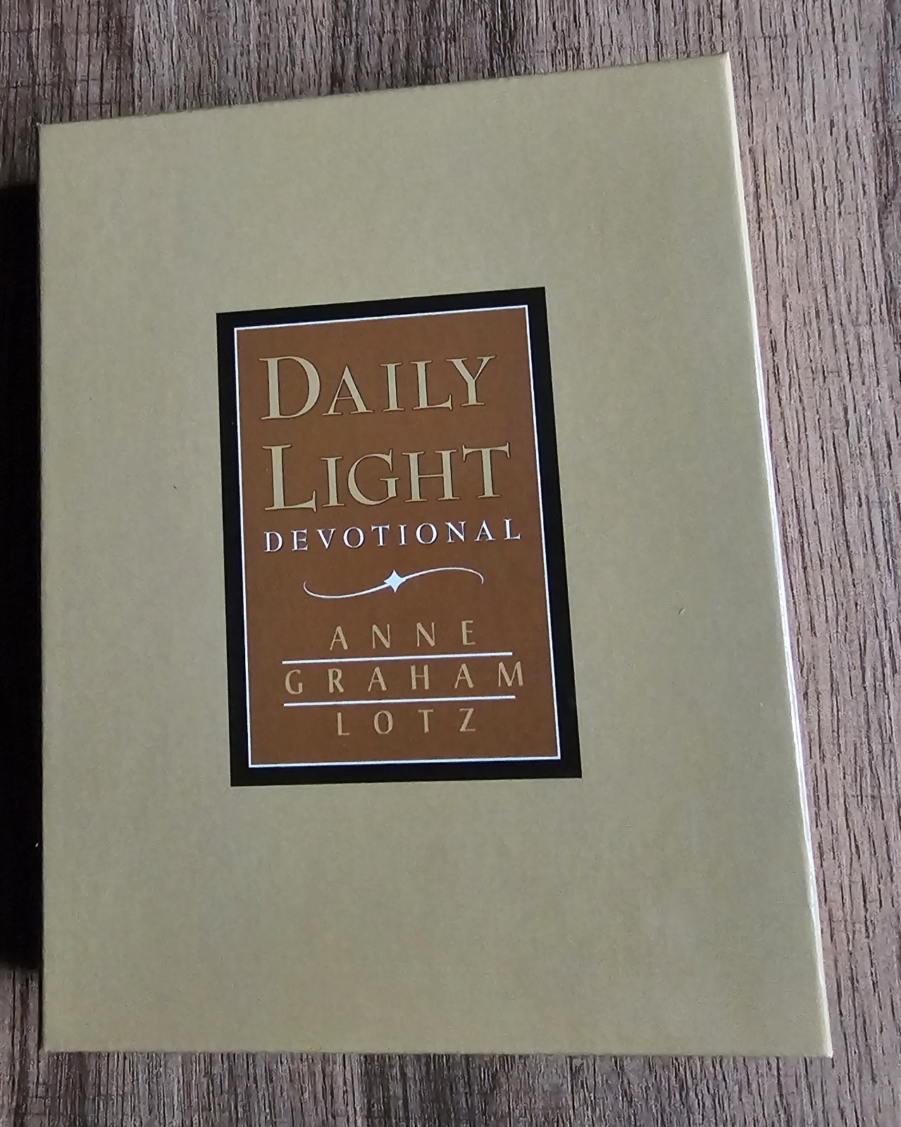 Daily Light Devotional by Anne Graham Lotz: Brand New Tan Color
