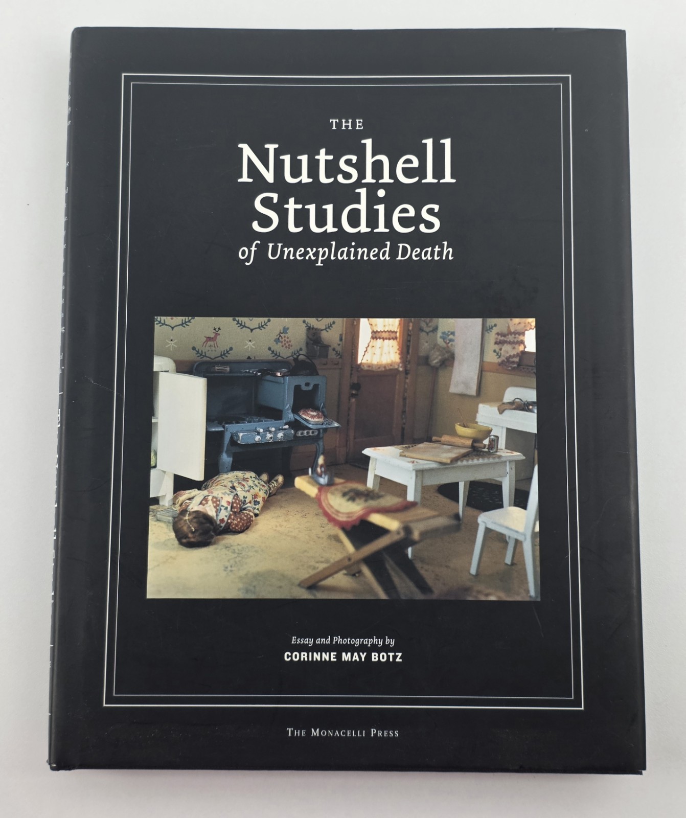The Nutshell Studies of Unexplained Death Corinne May Botz 2004 Hardcover