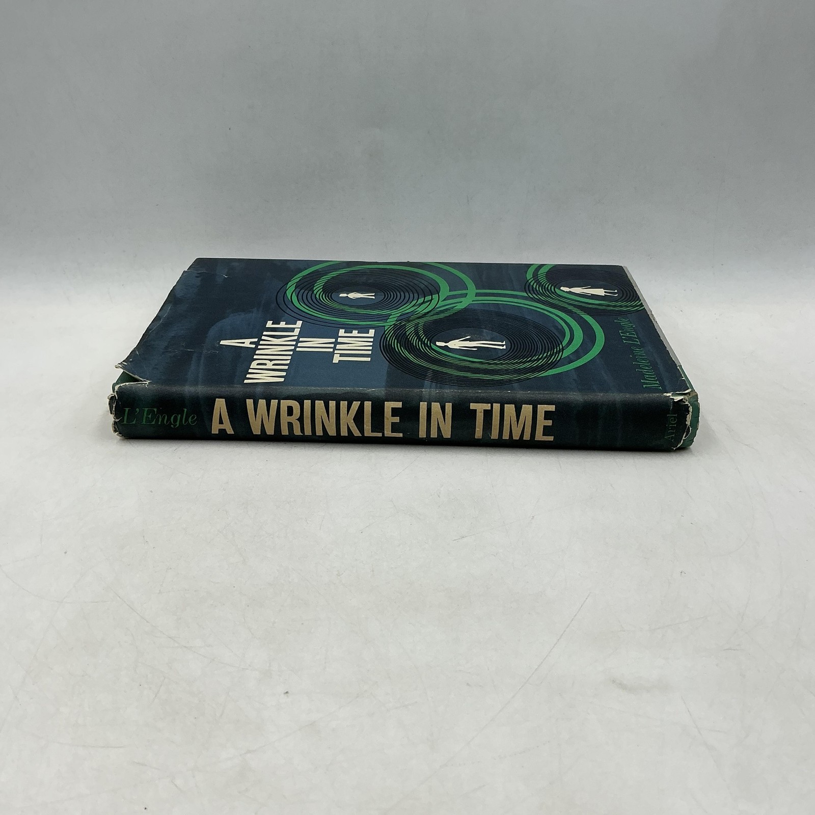 A WRINKLE IN TIME Madeleine L’Engle 1962 1st Ed HC DJ Vintage Blue BCE