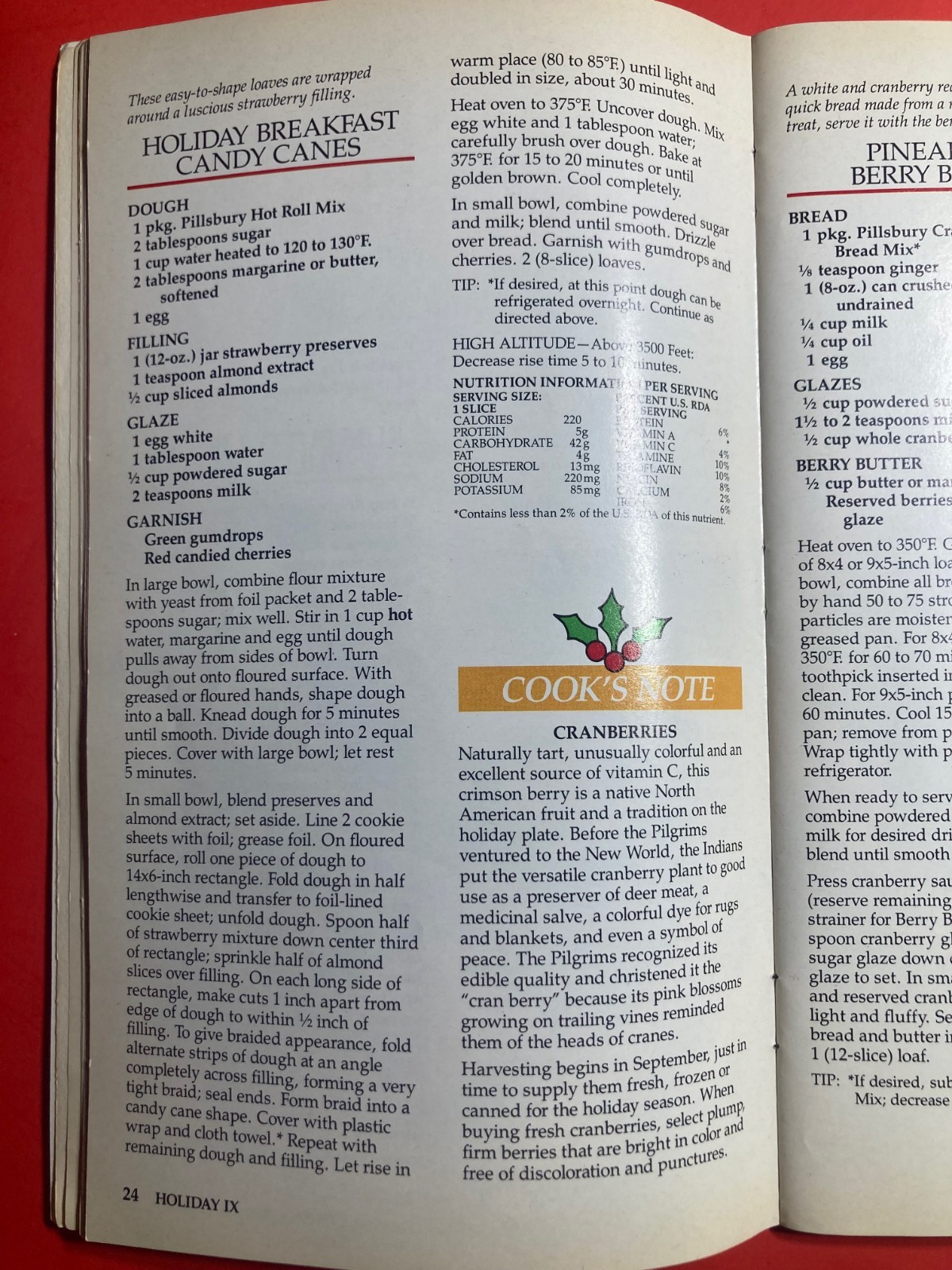 PILLSBURY HOLIDAY BAKING RECIPES COOKBOOK 96 PAGES 2000 COOKIES SPRITZ CHRISTMAS