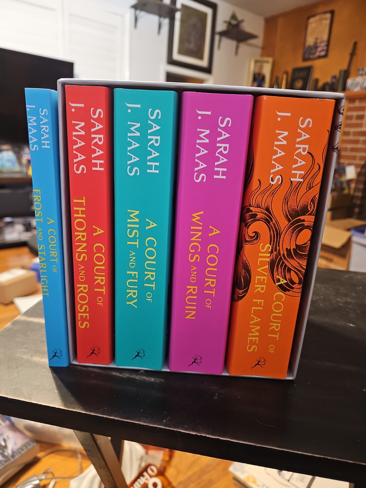 Box Set 5 Paperback Books A Court of Thorns and Roses Sarah J. Maas