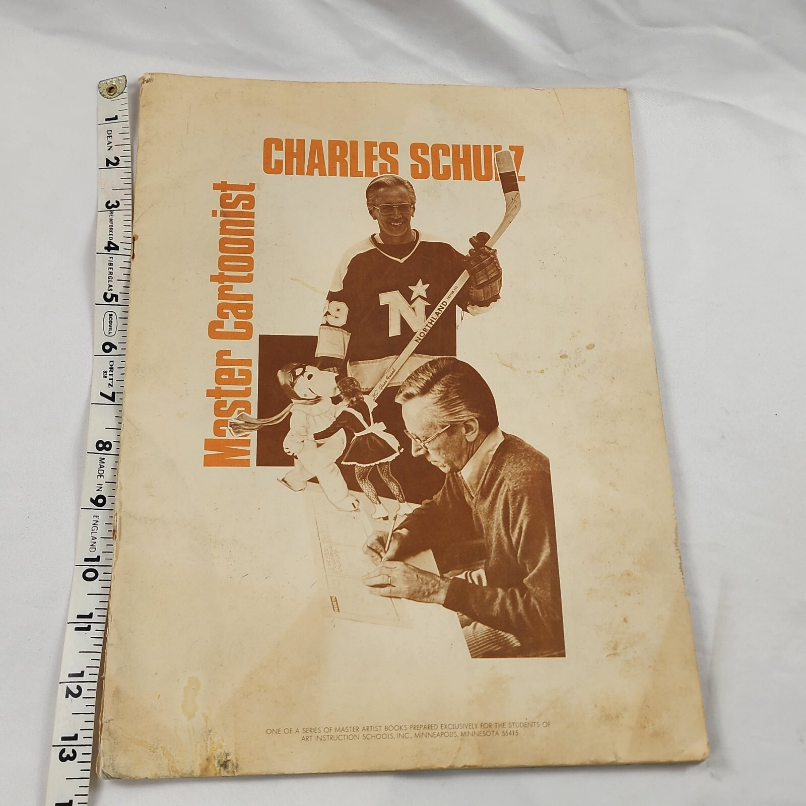 Charles Schutz Master Cartoonist 1975 Booklet Charlie Brown Peanuts 32 Pages Art