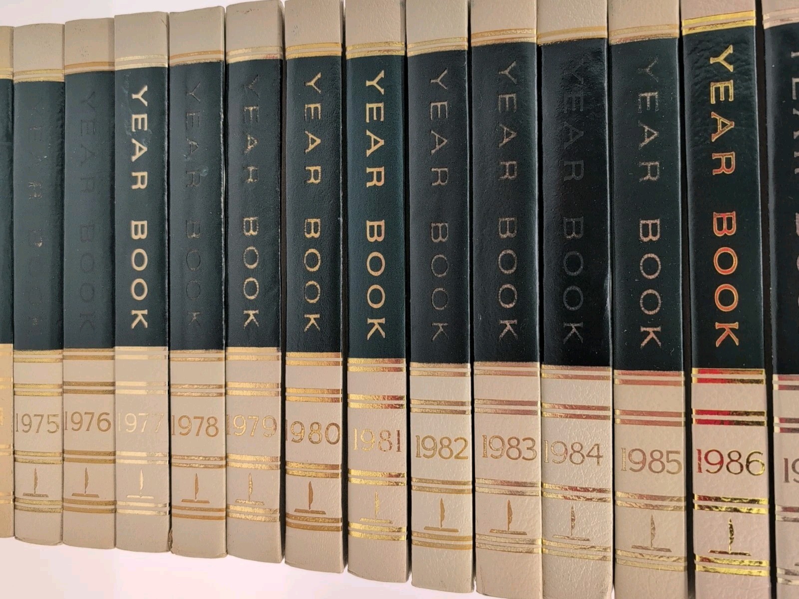 World Book Year Books, 1972 – 1990 19 Books Annual Supplement (Hardcover)