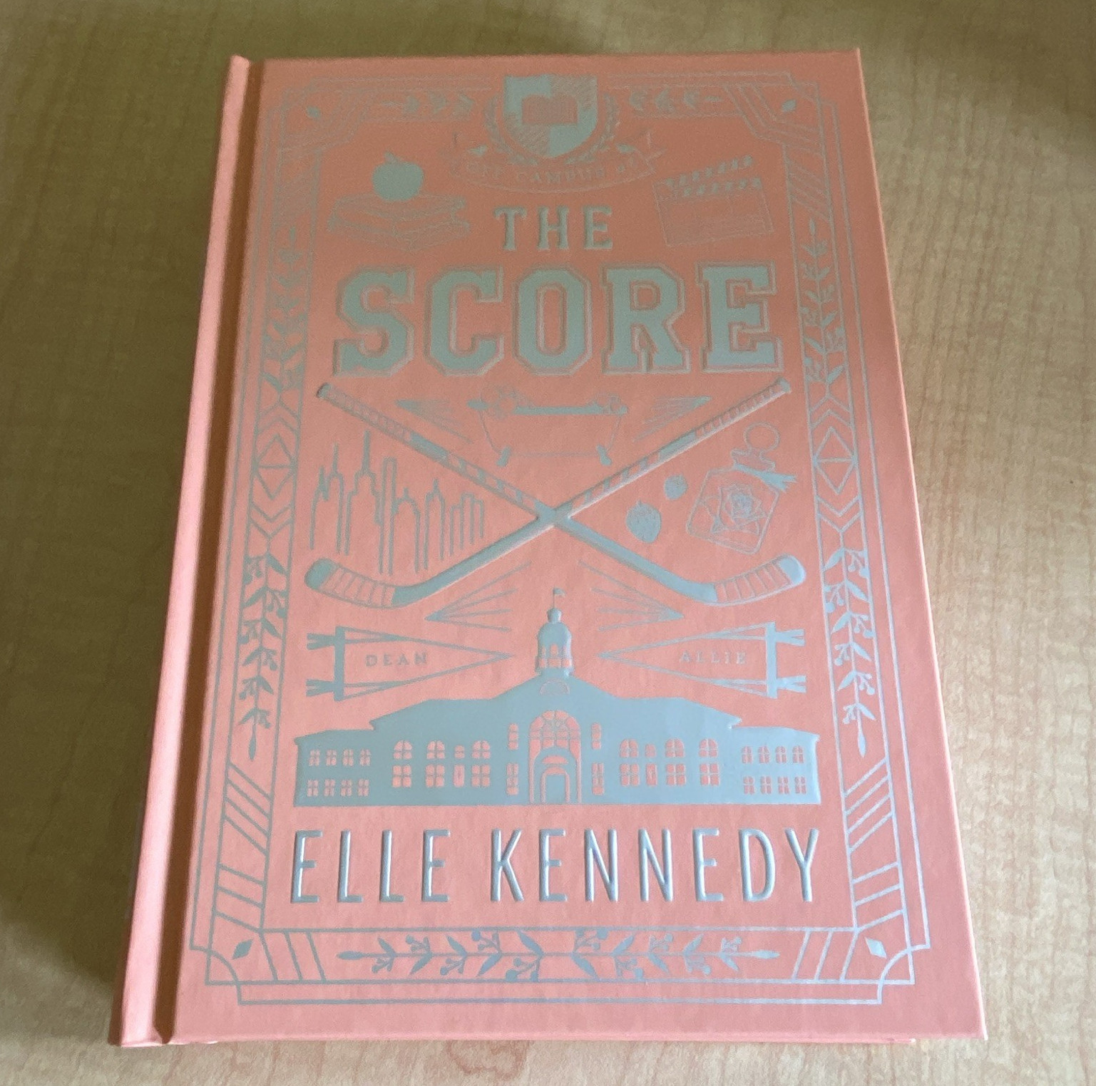 The Score (Off-Campus) by Elle Kennedy, Bloom Books, YA Romance Novel, HC