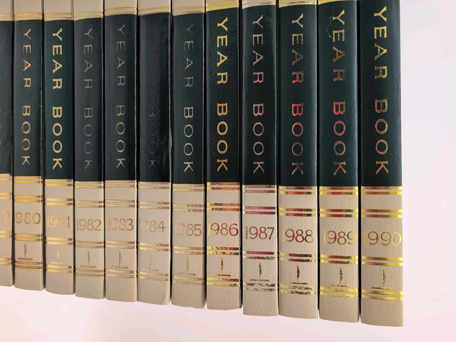 World Book Year Books, 1972 – 1990 19 Books Annual Supplement (Hardcover)