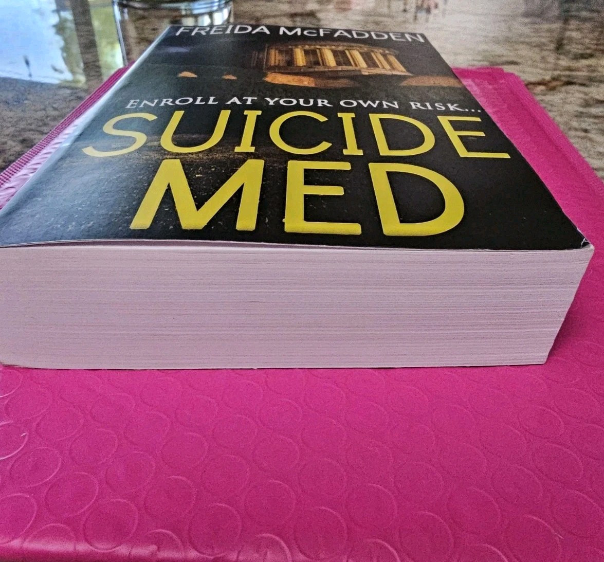Suicide Med by Freida McFadden NEW ORIGINAL COPY RARE