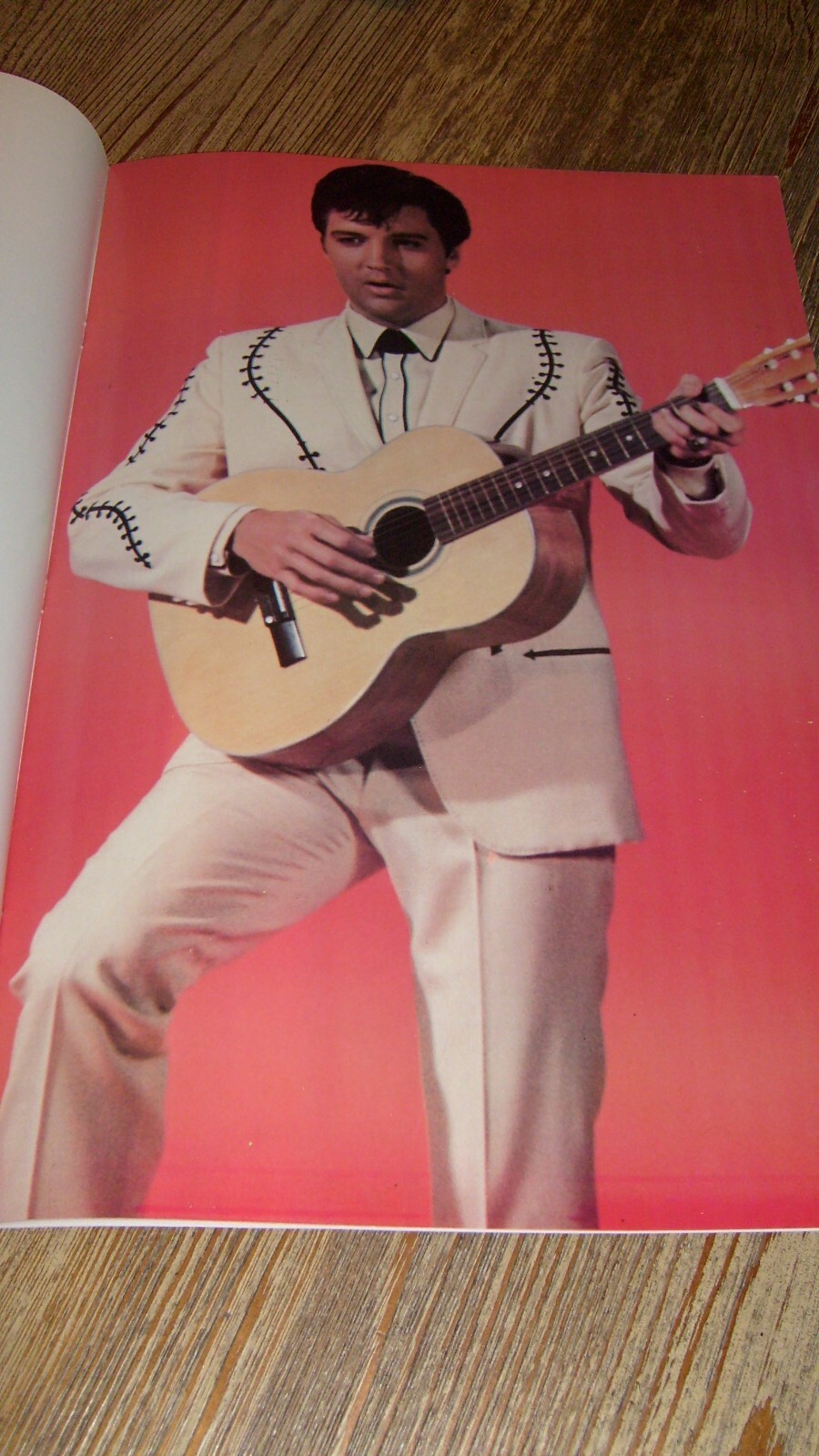Elvis Presley Poster Book 1977 New Series 16.5 by 11 Inches 22 Posters
