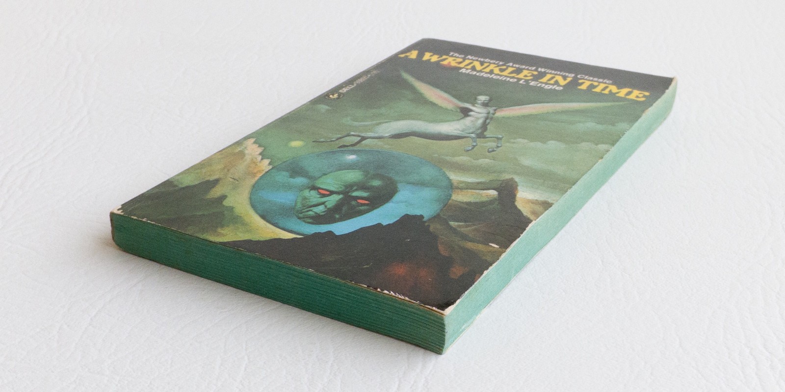 A Wrinkle in Time Madeleine L’Engle Dell Laurel-Leaf PB 1976 Stranger Things