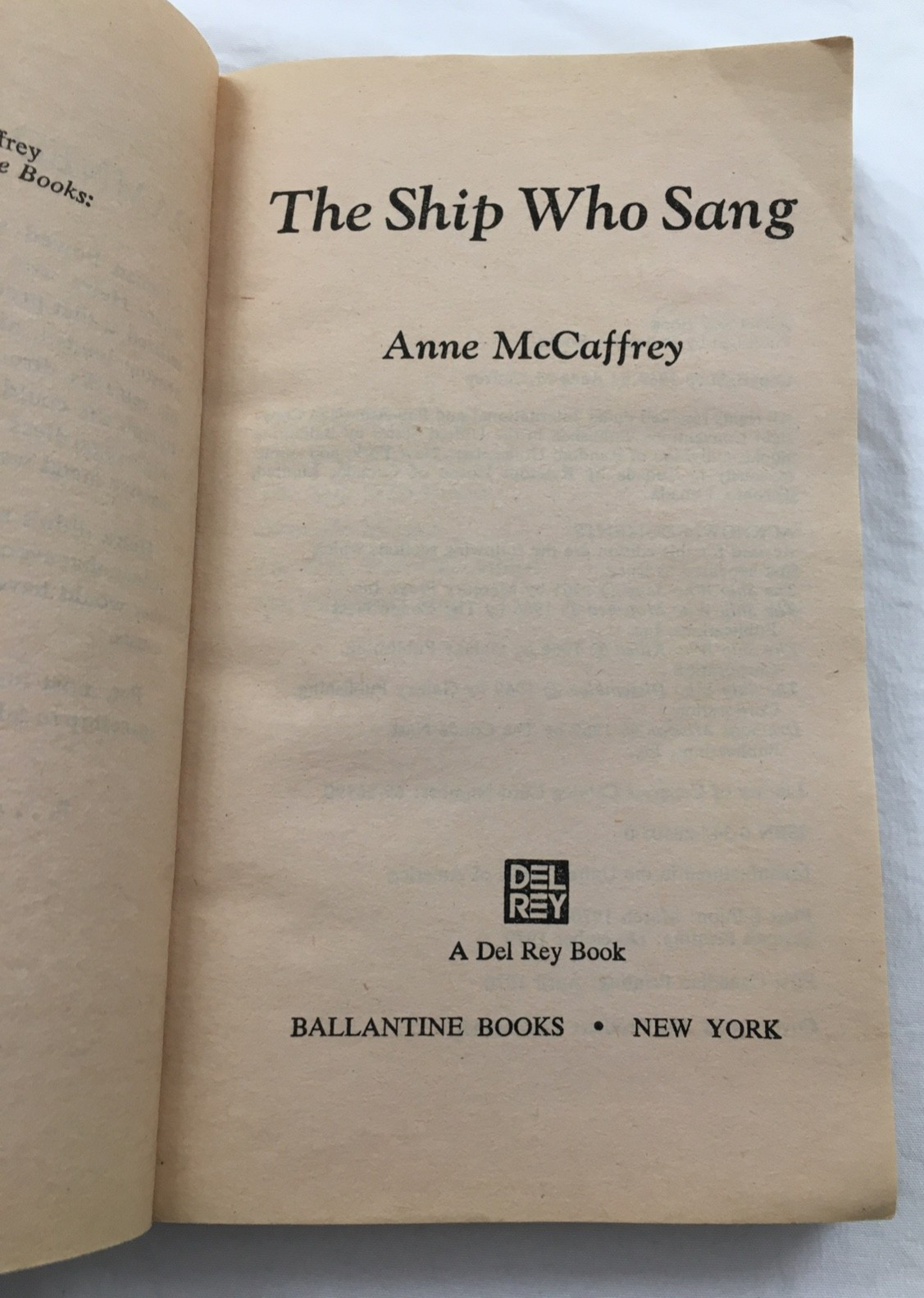 THE SHIP WHO SANG Anne McCaffrey PAPERBACK SCI-FI 1979 PB FREE SHIPPING