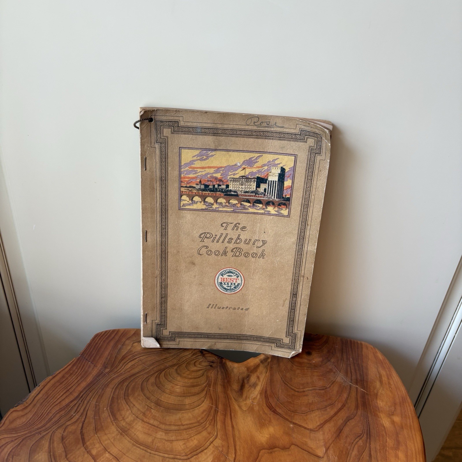 Vintage – The Pillsbury Cook Book – 1914 – 126 pages – Illustrated – Soft Cover