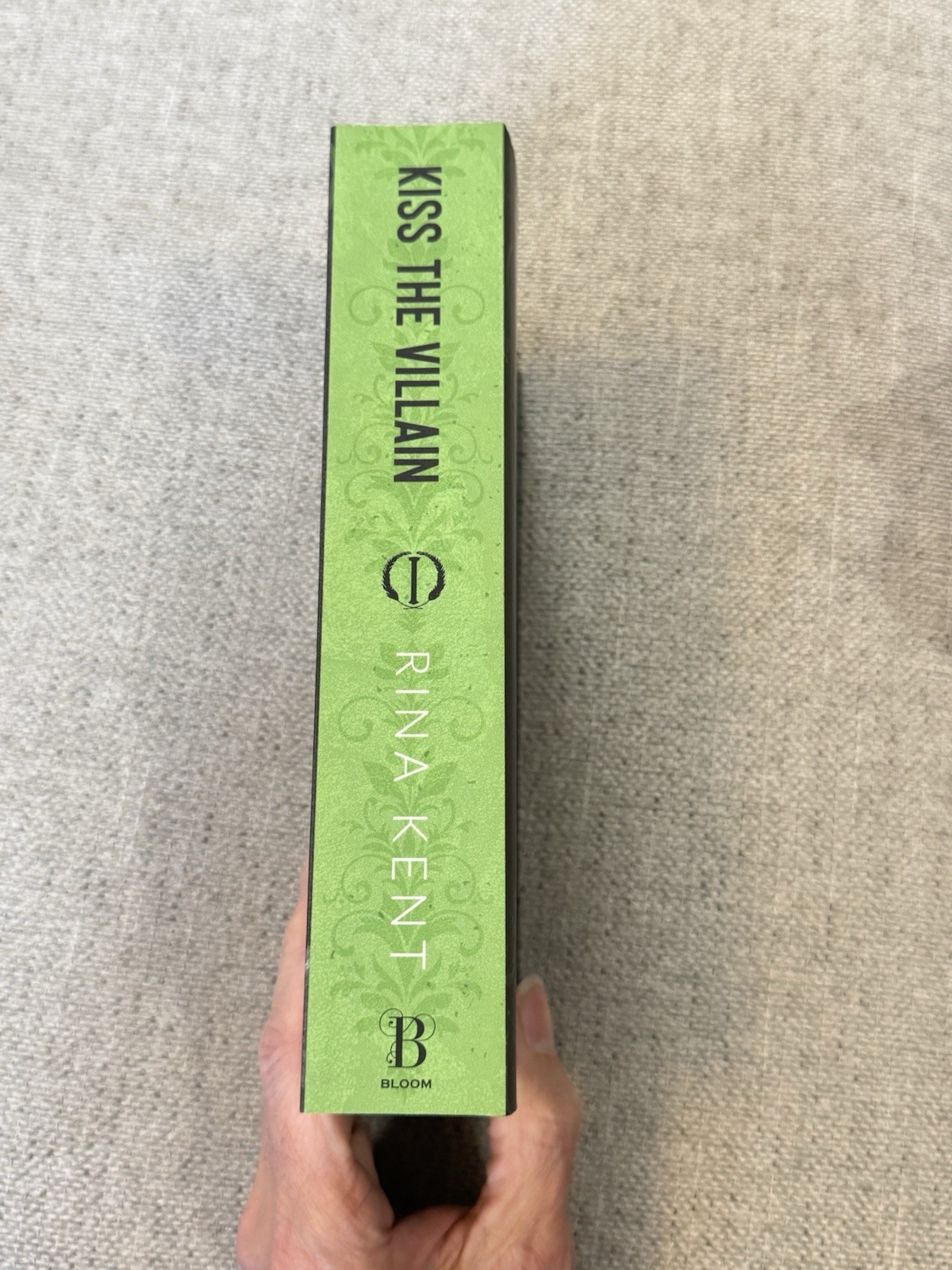 Kiss The Villain Rina Kent Deluxe Edition With Signed Bookplate Stenciled Edge