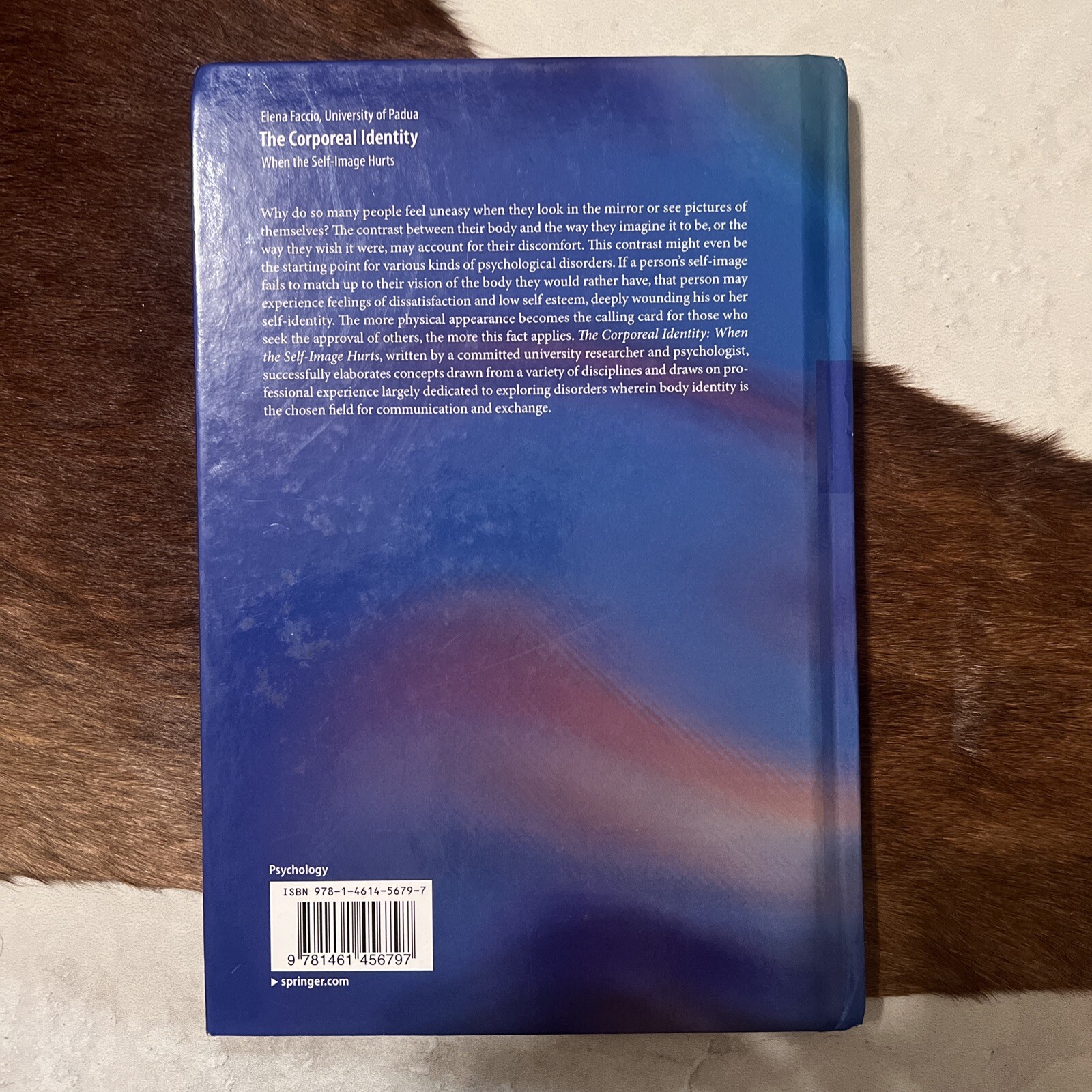 The Corporeal Identity : When the Self-Image Hurts by Elena Faccio (2012,…