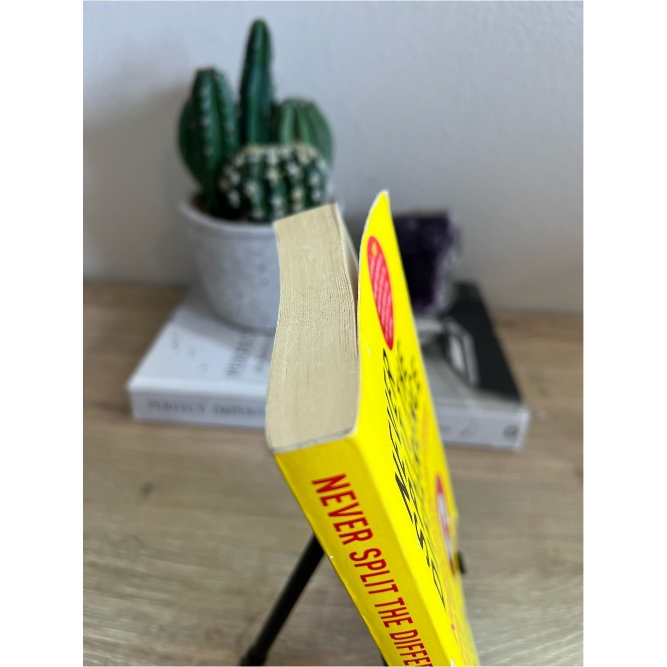 Never Split the Difference Chris Voss Paperback Negotiation Business Book
