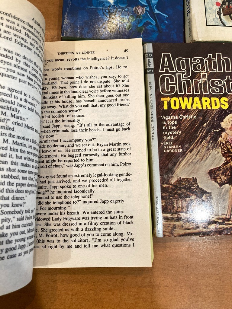 Lot 41 VTG AGATHA CHRISTIE PB Mysteries