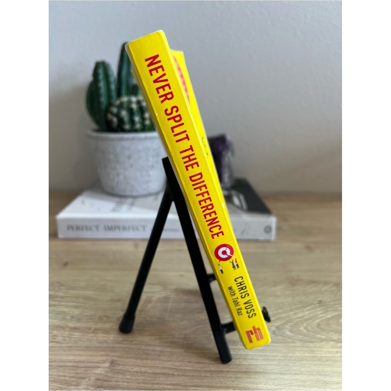 Never Split the Difference Chris Voss Paperback Negotiation Business Book