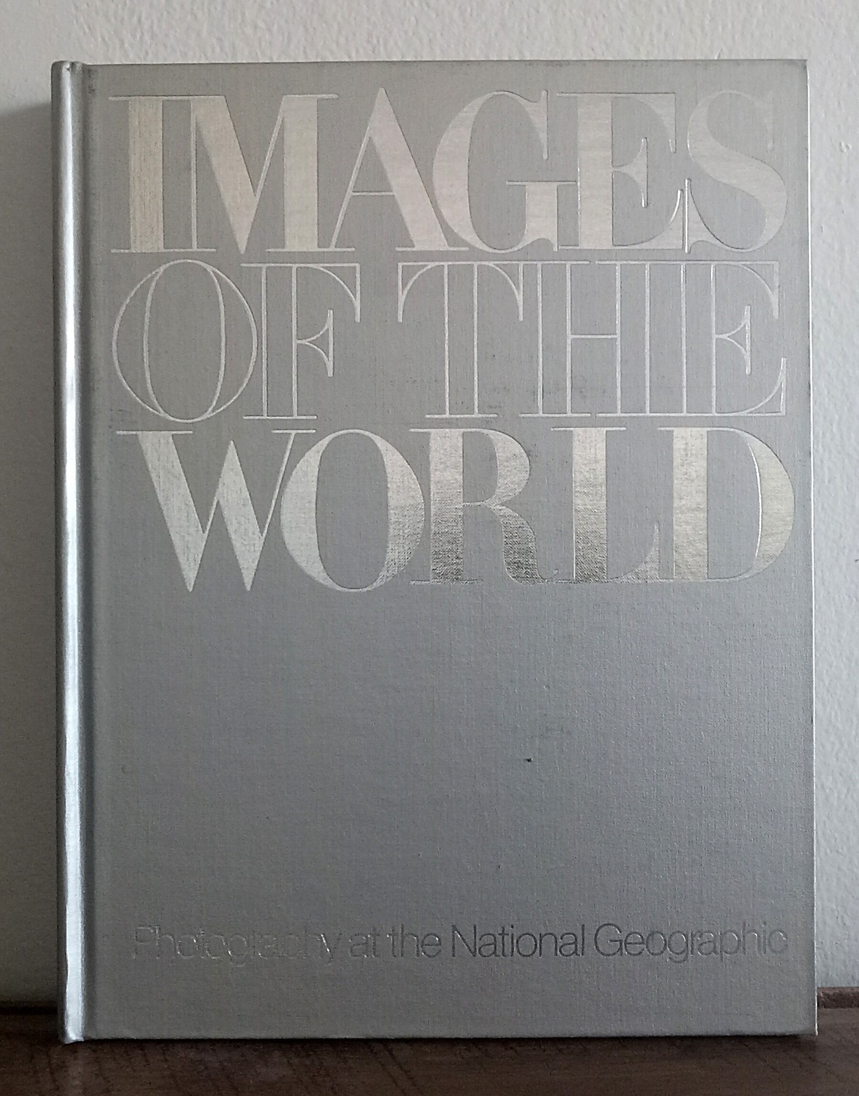 IMAGES OF THE WORLD: Photography at the National Geographic 1981 Hardcover