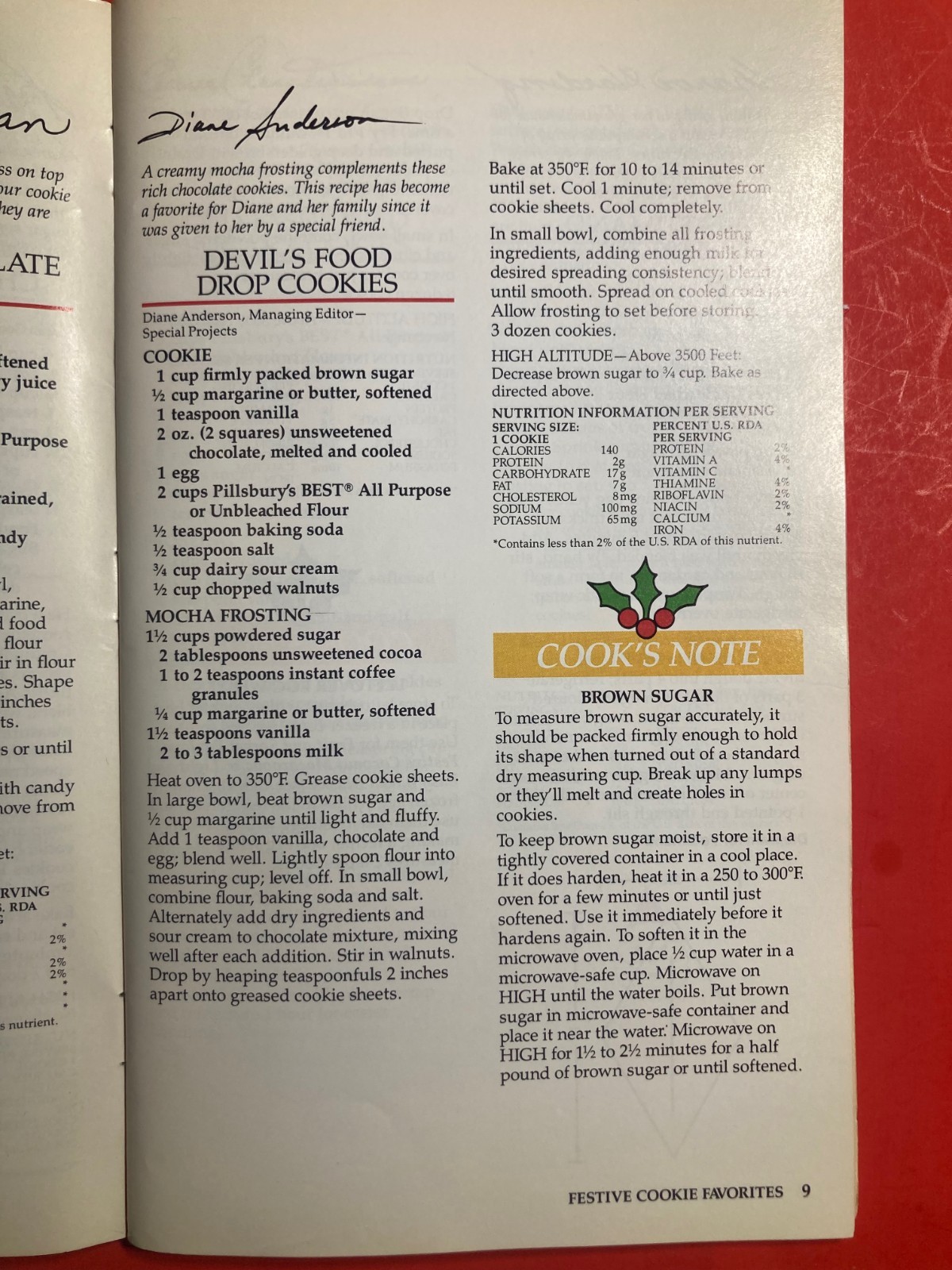 PILLSBURY HOLIDAY BAKING RECIPES COOKBOOK 96 PAGES 2000 COOKIES SPRITZ CHRISTMAS